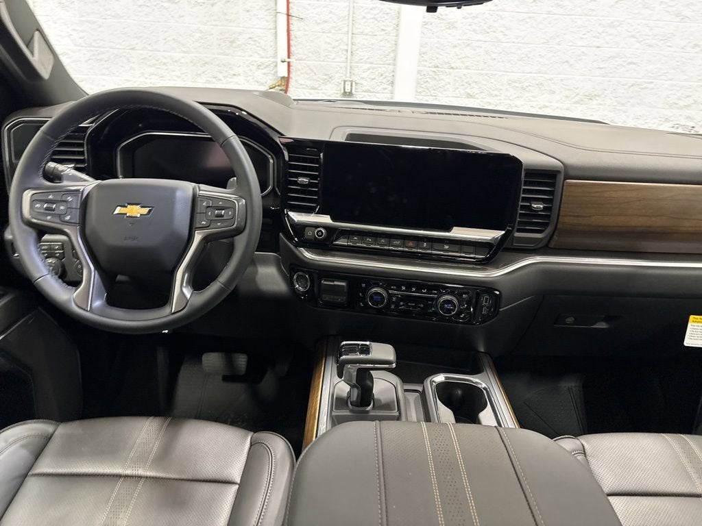 2026 Chevrolet Silverado 1500 High Country Crew Cab Short Box 4WD