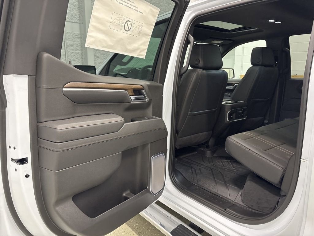 2026 Chevrolet Silverado 1500 High Country Crew Cab Short Box 4WD