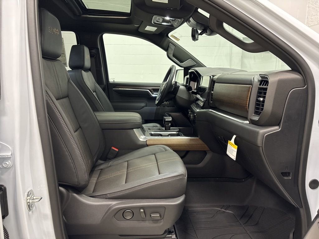 2026 Chevrolet Silverado 1500 High Country Crew Cab Short Box 4WD