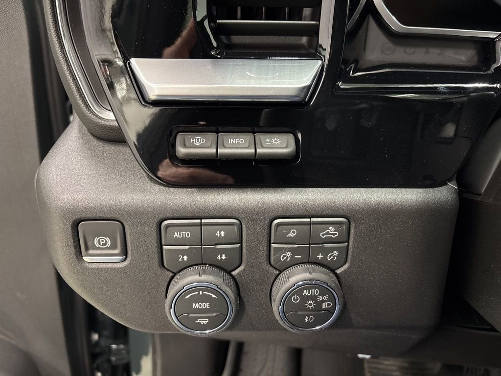 2026 Chevrolet Silverado 1500 High Country Crew Cab Short Box 4WD