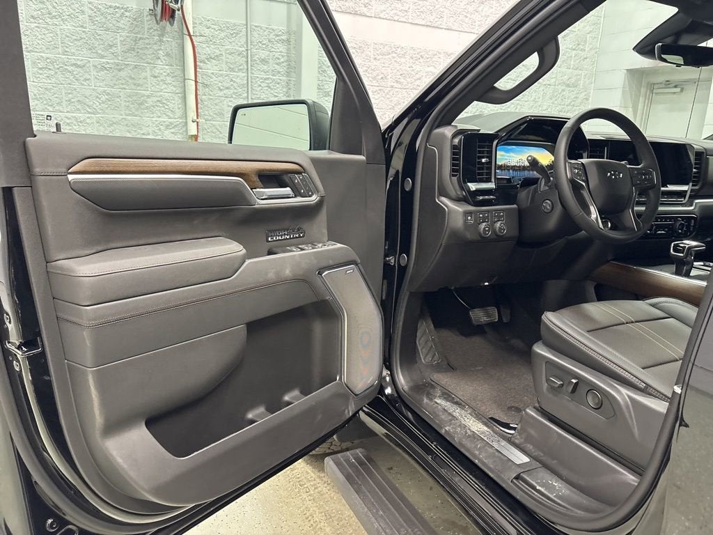 2026 Chevrolet Silverado 1500 High Country Crew Cab Short Box 4WD