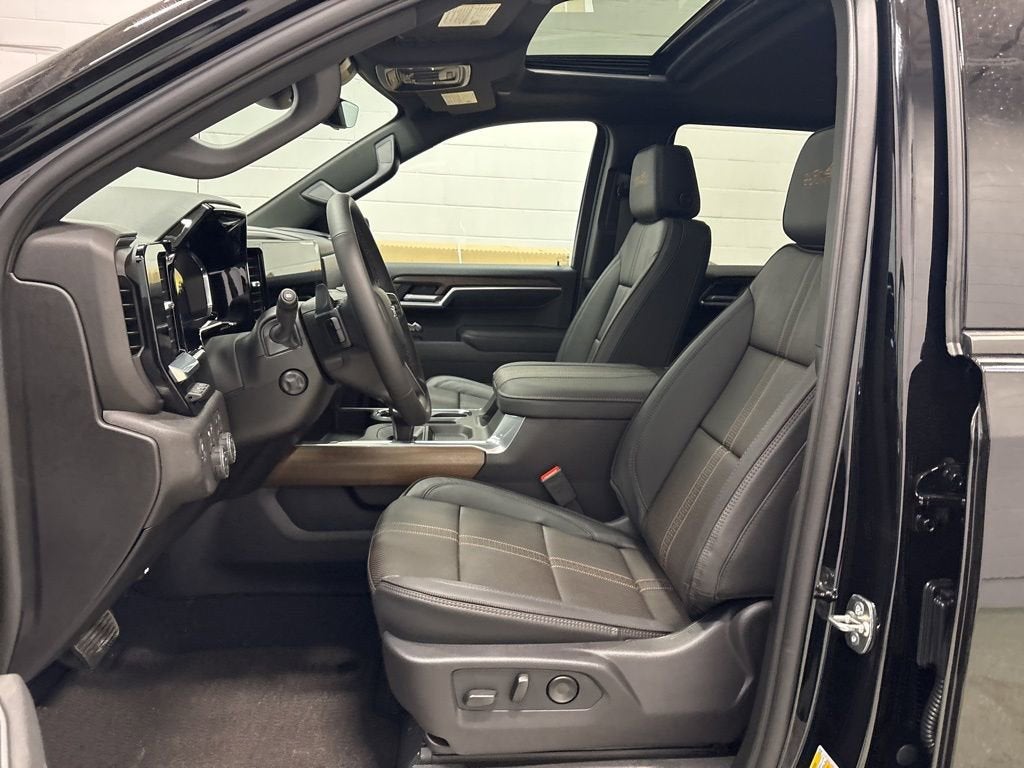 2026 Chevrolet Silverado 1500 High Country Crew Cab Short Box 4WD