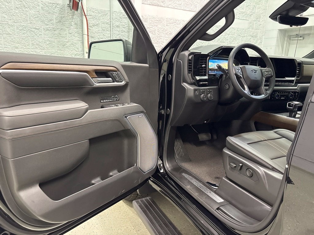 2026 Chevrolet Silverado 1500 High Country Crew Cab Short Box 4WD