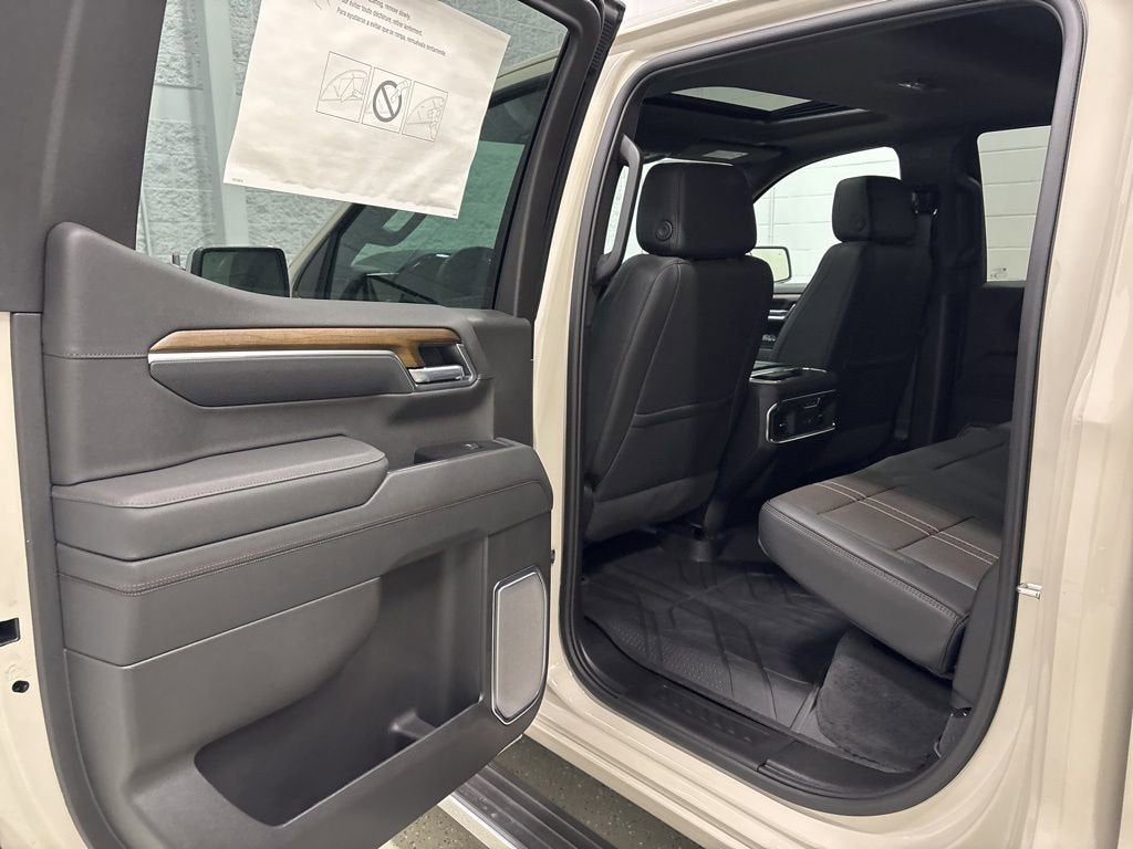 2026 Chevrolet Silverado 1500 High Country Crew Cab Short Box 4WD