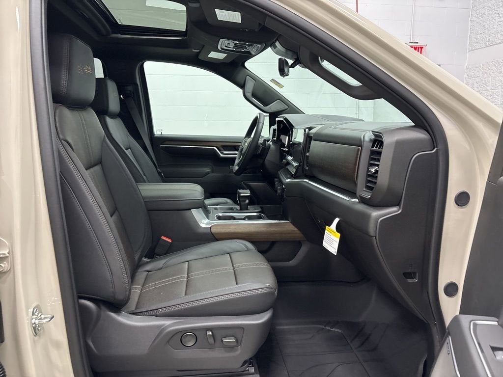 2026 Chevrolet Silverado 1500 High Country Crew Cab Short Box 4WD