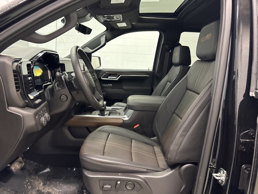 2026 Chevrolet Silverado 1500 High Country Crew Cab Short Box 4WD