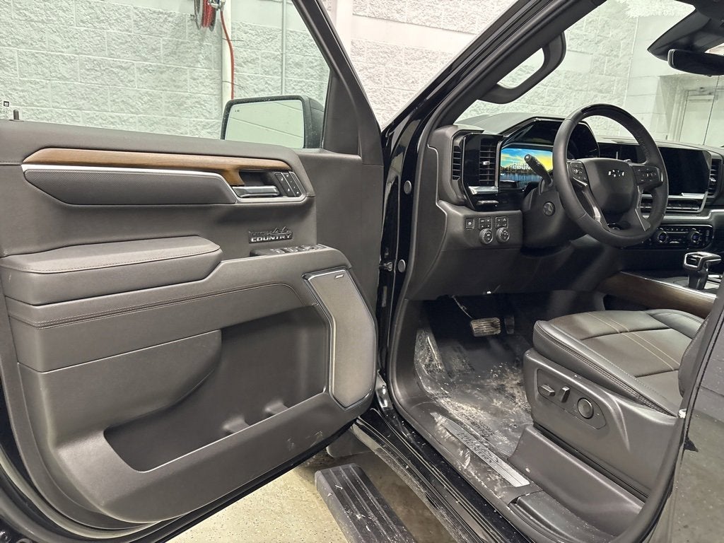 2026 Chevrolet Silverado 1500 High Country Crew Cab Short Box 4WD