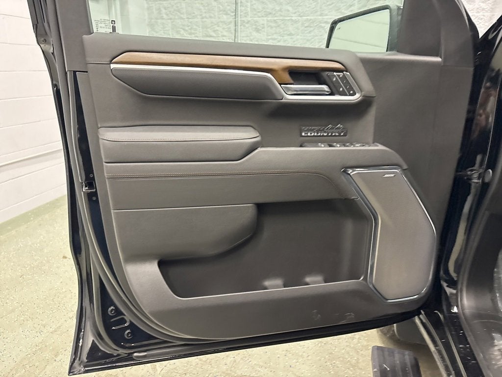 2026 Chevrolet Silverado 1500 High Country Crew Cab Short Box 4WD