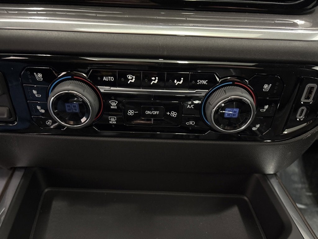 2026 Chevrolet Silverado 1500 High Country Crew Cab Short Box 4WD