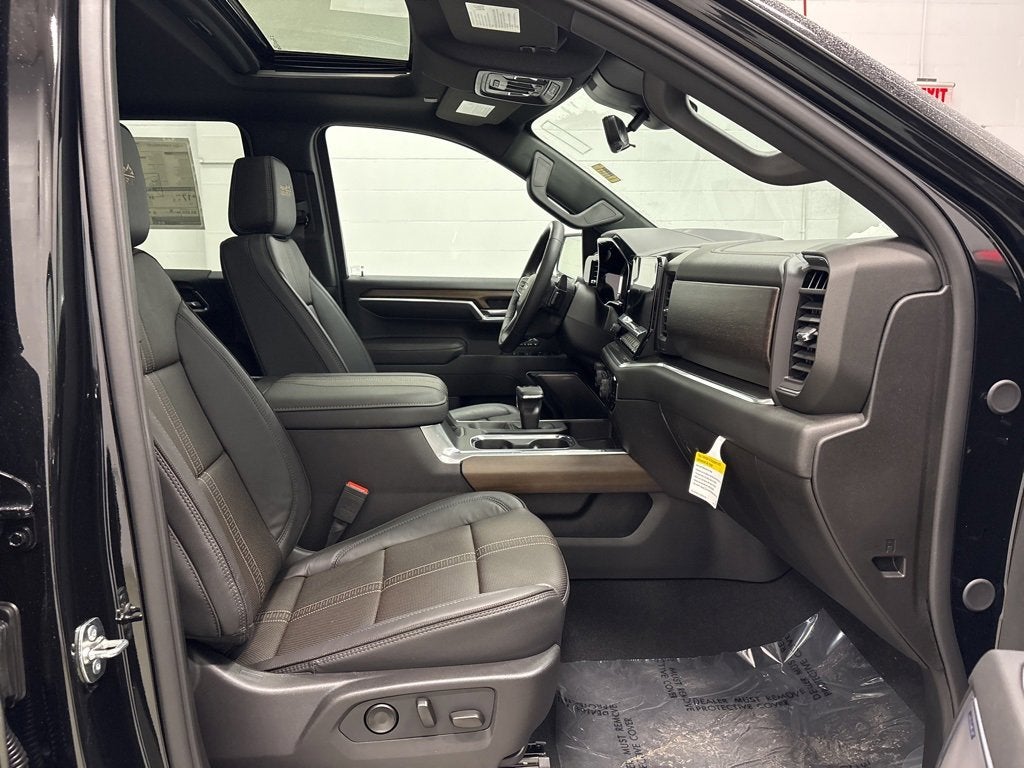 2026 Chevrolet Silverado 1500 High Country Crew Cab Short Box 4WD