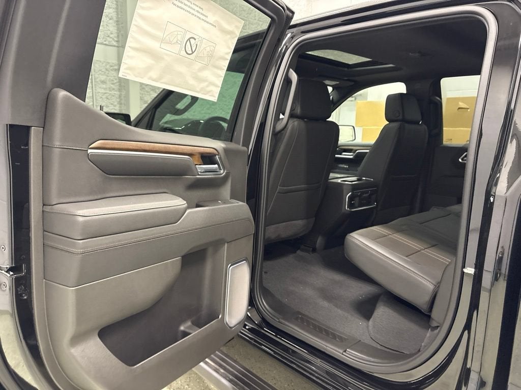 2026 Chevrolet Silverado 1500 High Country Crew Cab Short Box 4WD
