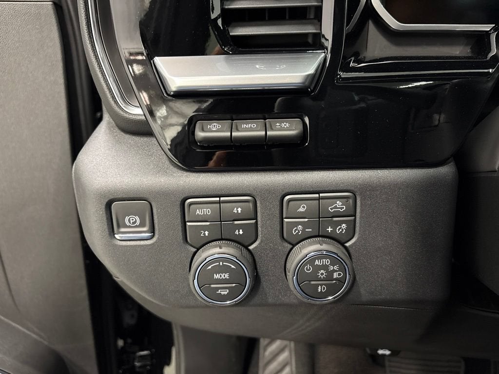 2026 Chevrolet Silverado 1500 High Country Crew Cab Short Box 4WD