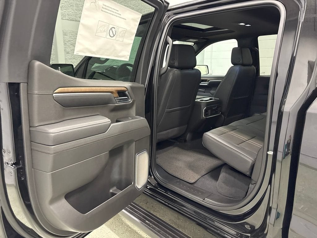 2026 Chevrolet Silverado 1500 High Country Crew Cab Short Box 4WD