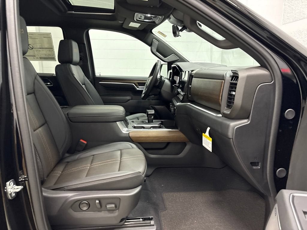 2026 Chevrolet Silverado 1500 High Country Crew Cab Short Box 4WD