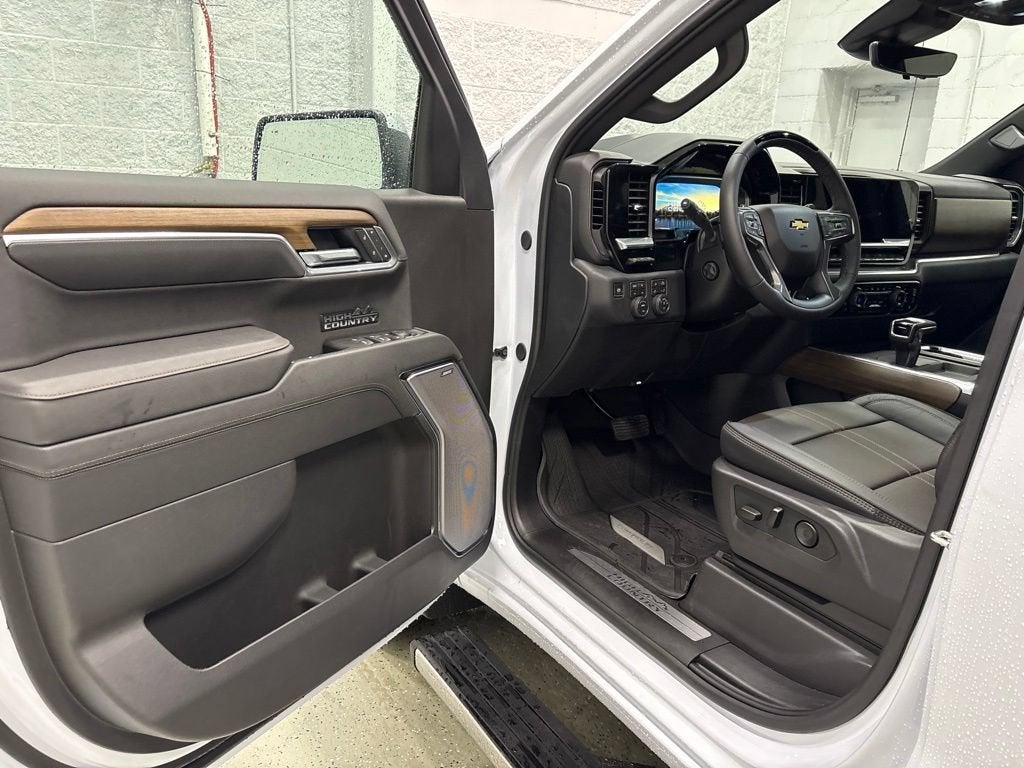 2026 Chevrolet Silverado 1500 High Country Crew Cab Short Box 4WD