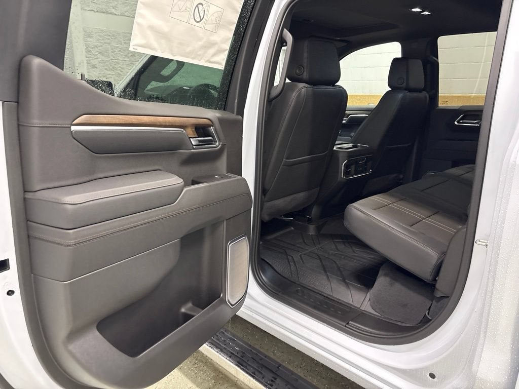 2026 Chevrolet Silverado 1500 High Country Crew Cab Short Box 4WD