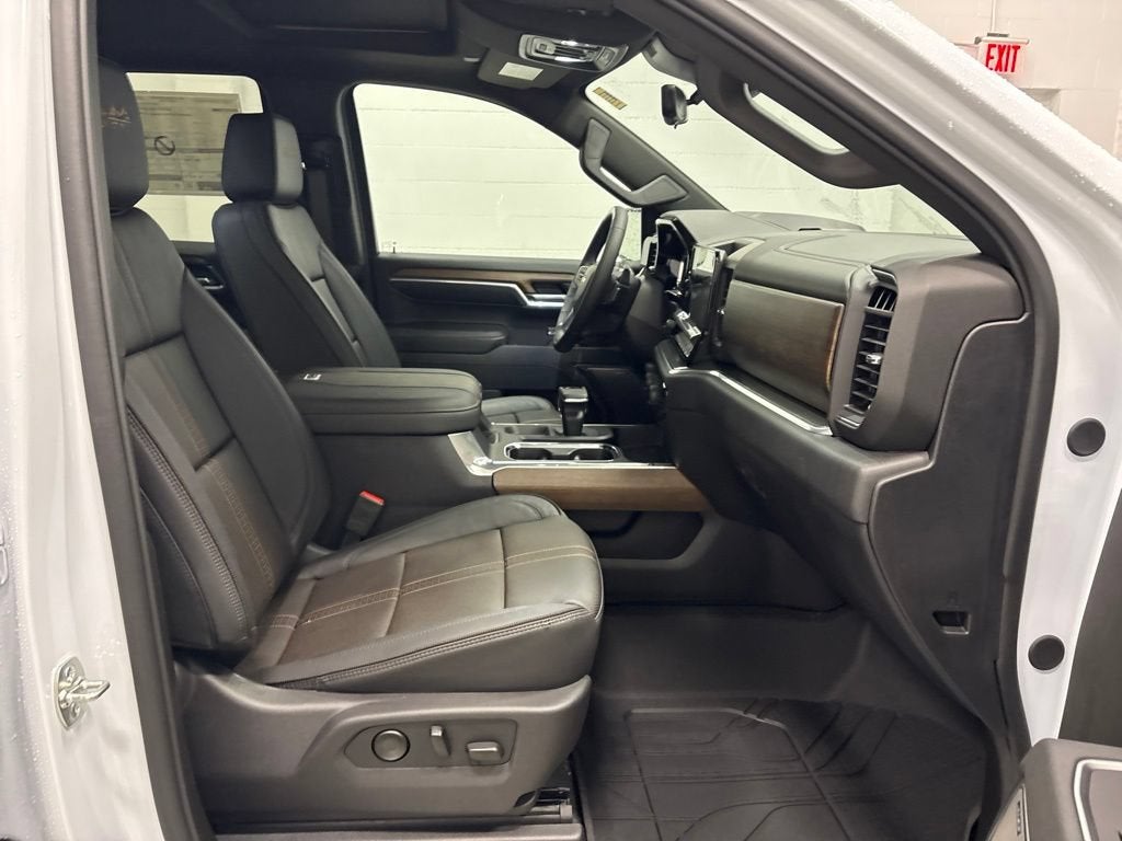 2026 Chevrolet Silverado 1500 High Country Crew Cab Short Box 4WD