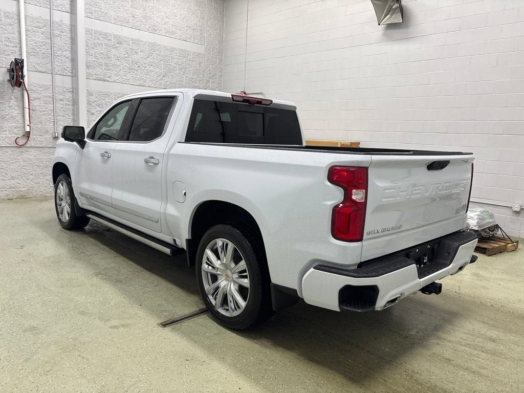 2026 Chevrolet Silverado 1500 High Country Crew Cab Short Box 4WD