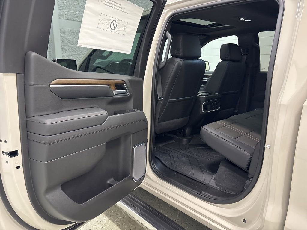 2026 Chevrolet Silverado 1500 High Country Crew Cab Short Box 4WD