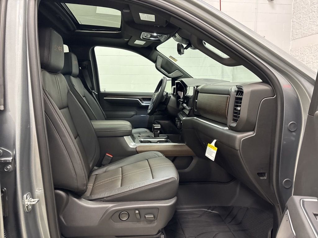 2026 Chevrolet Silverado 1500 High Country Crew Cab Short Box 4WD