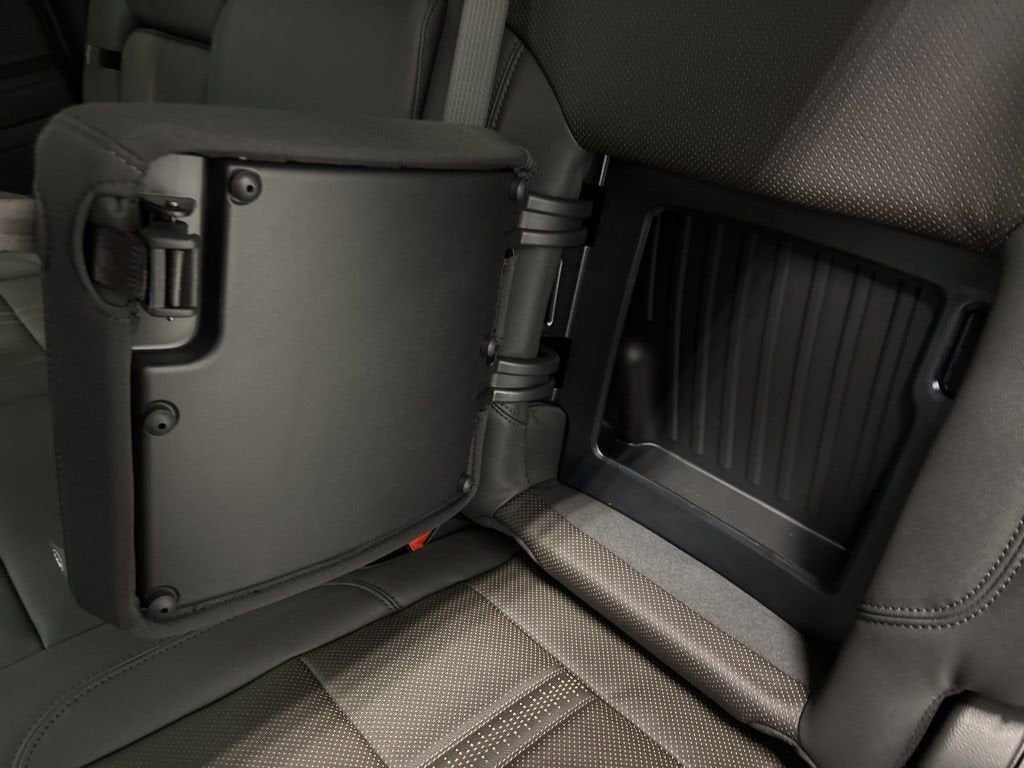 2026 Chevrolet Silverado 1500 High Country Crew Cab Short Box 4WD