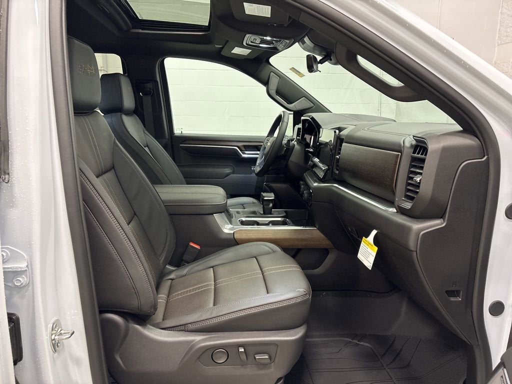 2026 Chevrolet Silverado 1500 High Country Crew Cab Short Box 4WD