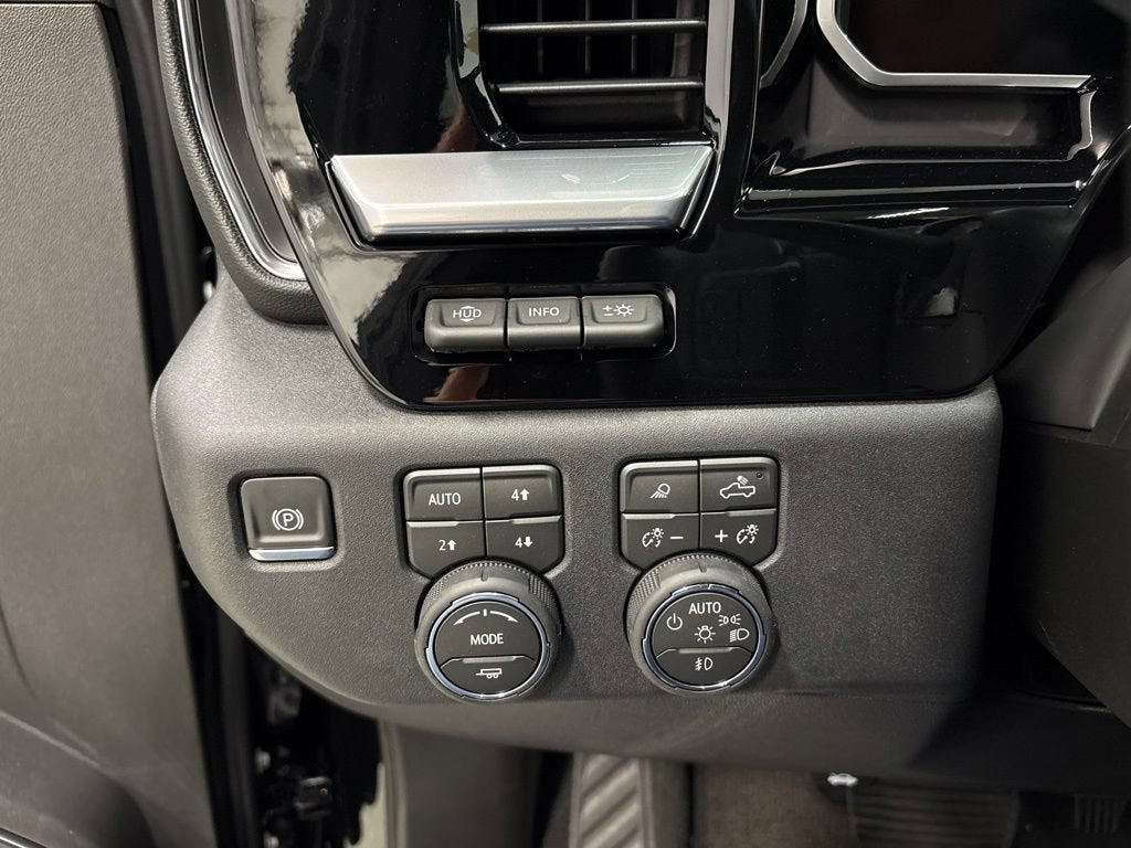 2026 Chevrolet Silverado 1500 High Country Crew Cab Short Box 4WD