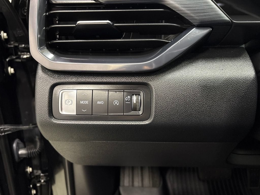 2025 GMC Acadia AT4