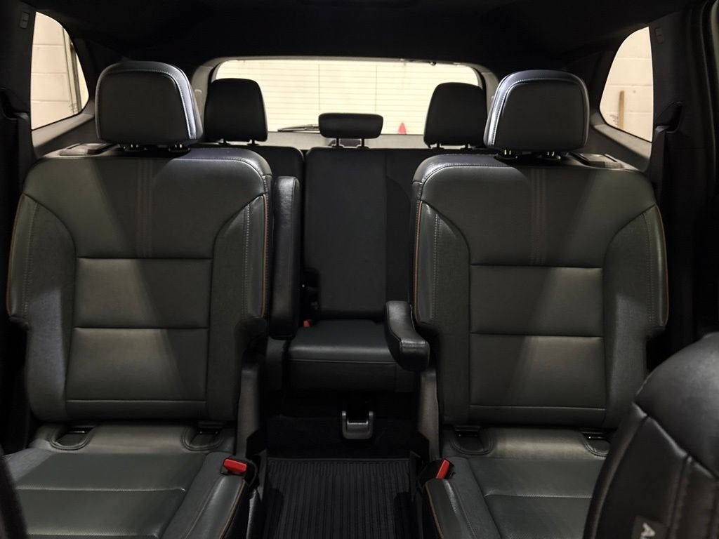 2025 GMC Acadia AT4