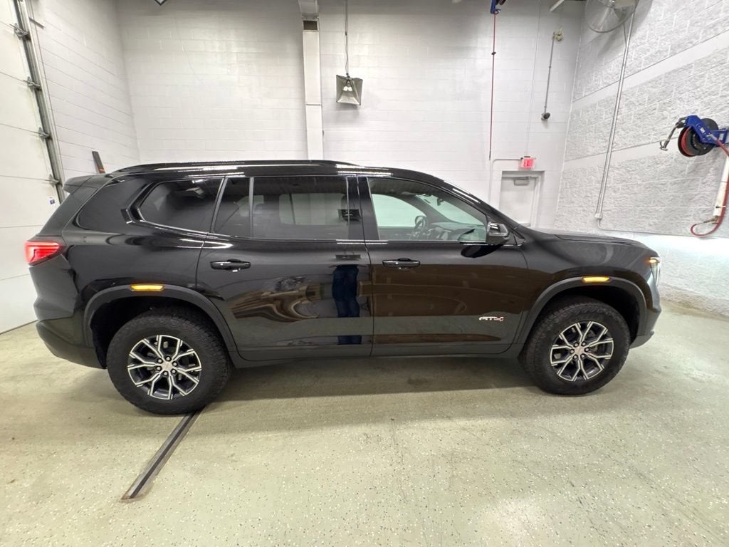 2025 GMC Acadia AT4