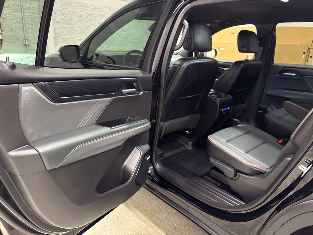 2025 GMC Acadia AT4