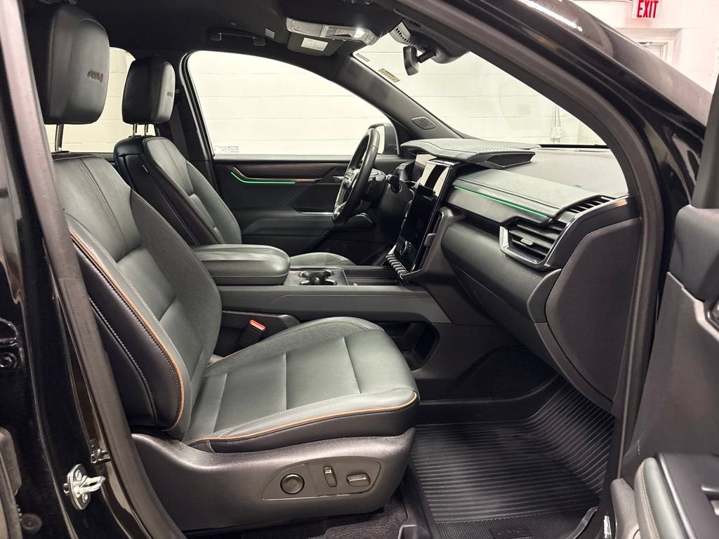 2025 GMC Acadia AT4