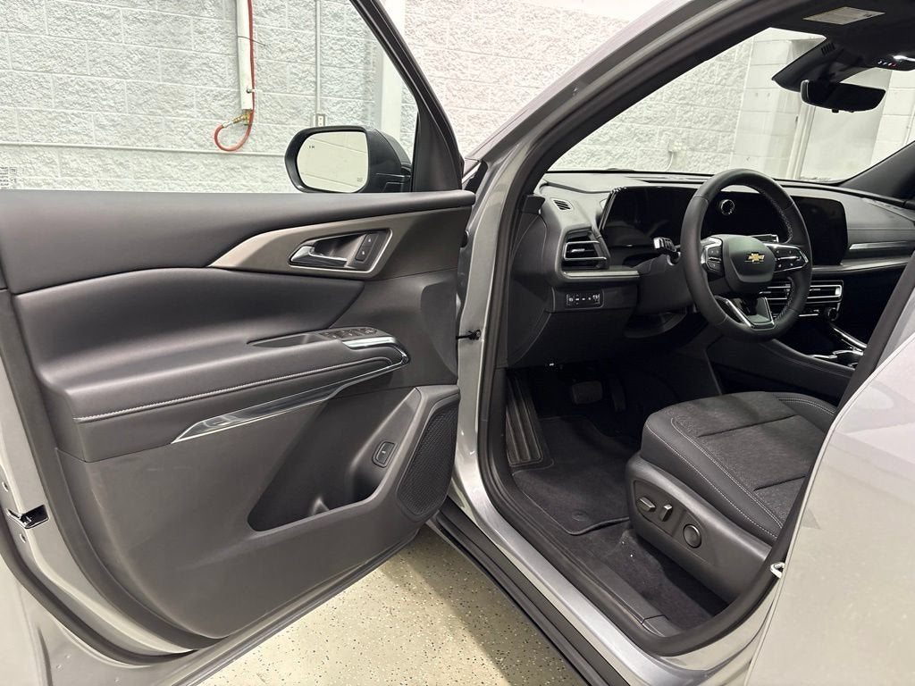 2026 Chevrolet Traverse LT - Photo 13