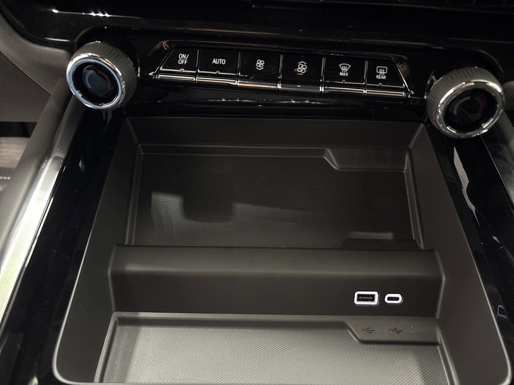 2026 Chevrolet Suburban LS SUV 4WD