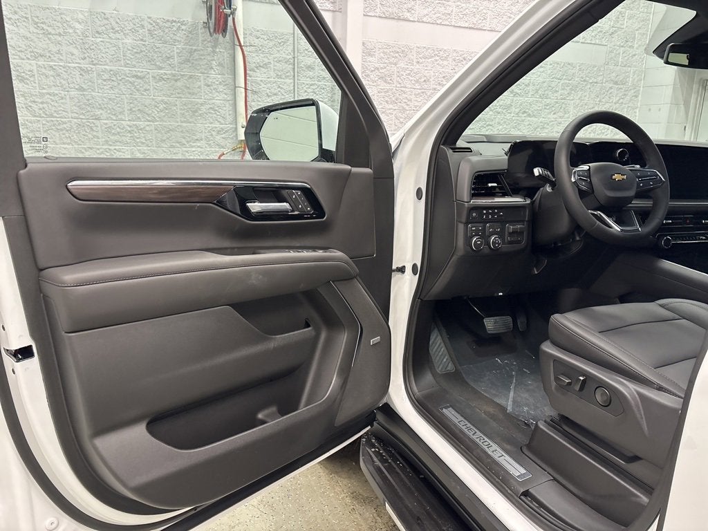 2026 Chevrolet Suburban LT SUV 4WD