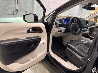 2022 Chrysler Pacifica Limited AWD