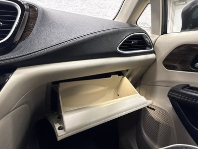 2022 Chrysler Pacifica Limited AWD