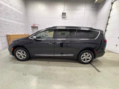 2022 Chrysler Pacifica Limited AWD