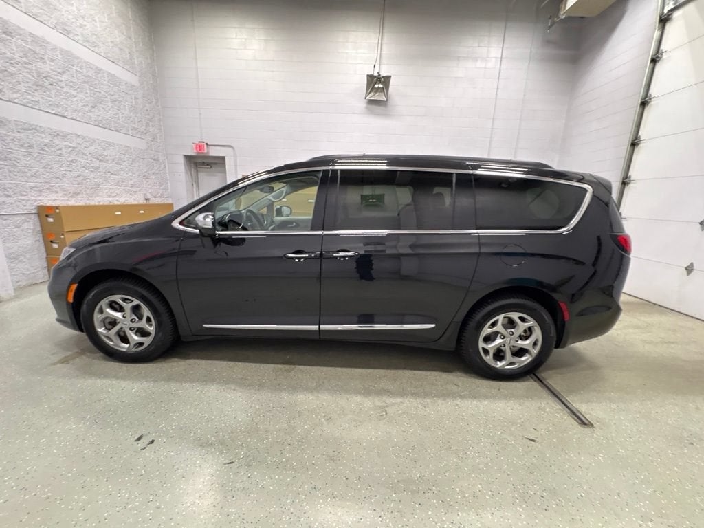 2022 Chrysler Pacifica Limited AWD
