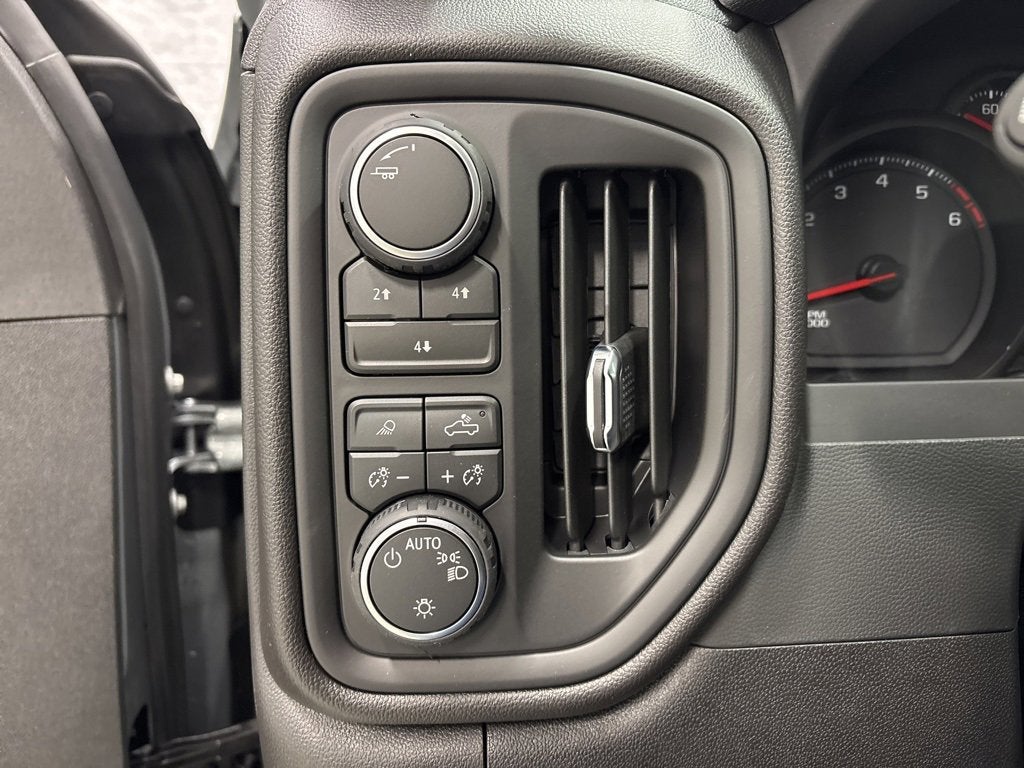 2026 Chevrolet Silverado 2500 HD Custom Crew Cab Standard Box 4WD