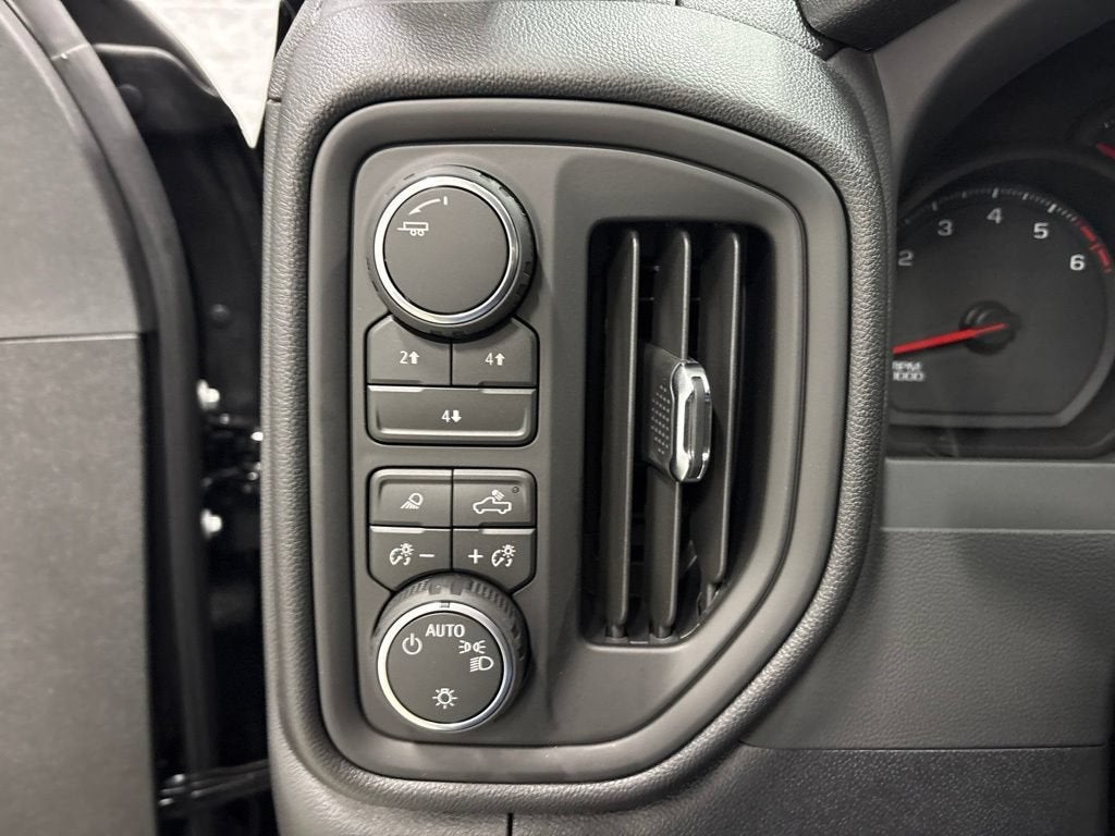 2026 Chevrolet Silverado 2500 HD Custom Crew Cab Standard Box 4WD