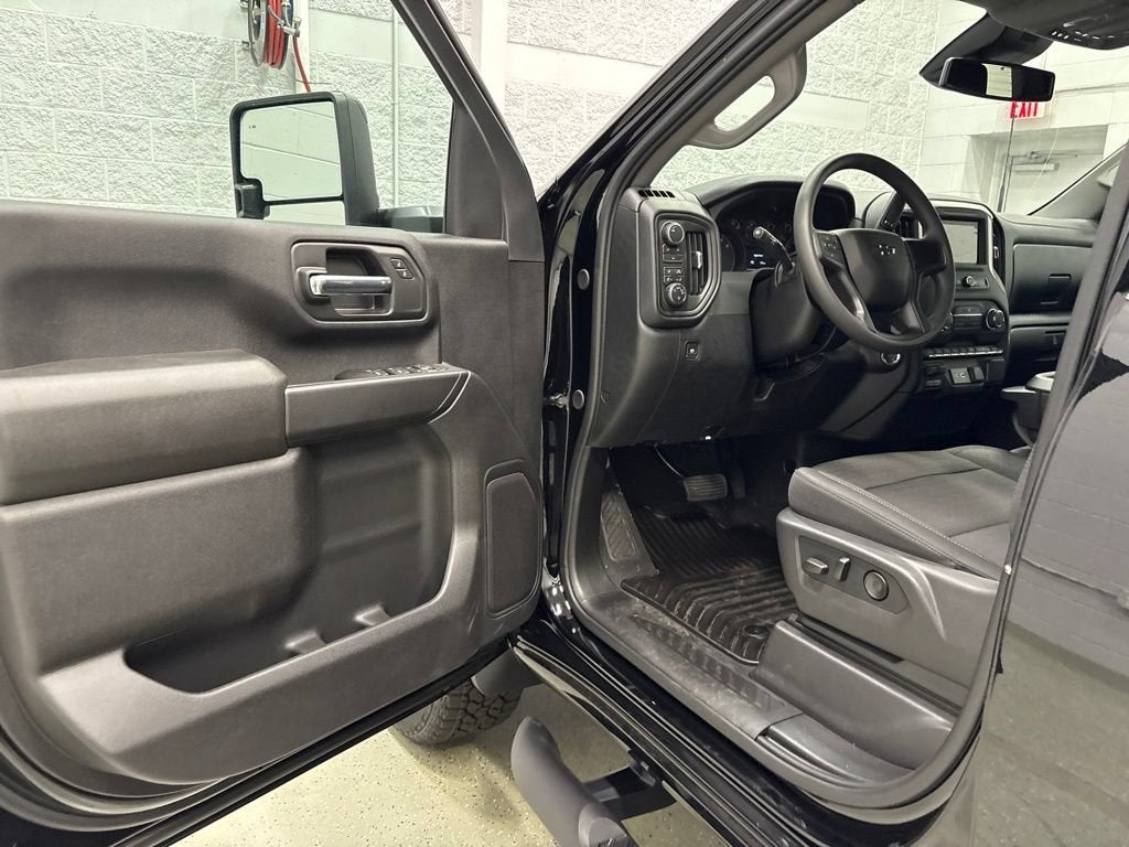 2026 Chevrolet Silverado 2500 HD Custom Crew Cab Standard Box 4WD