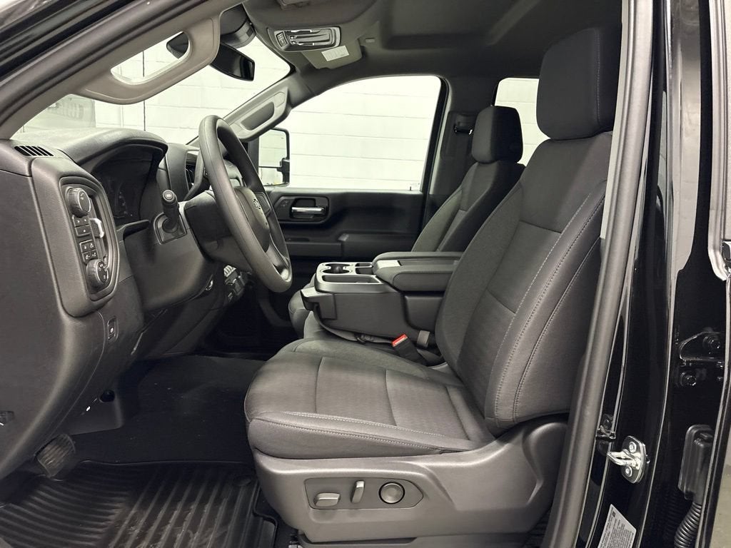 2026 Chevrolet Silverado 2500 HD Custom Crew Cab Standard Box 4WD