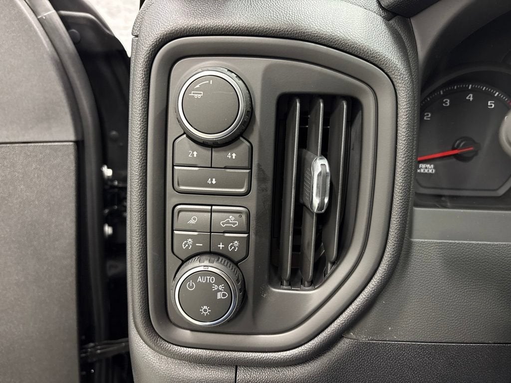 2026 Chevrolet Silverado 2500 HD Custom Crew Cab Standard Box 4WD