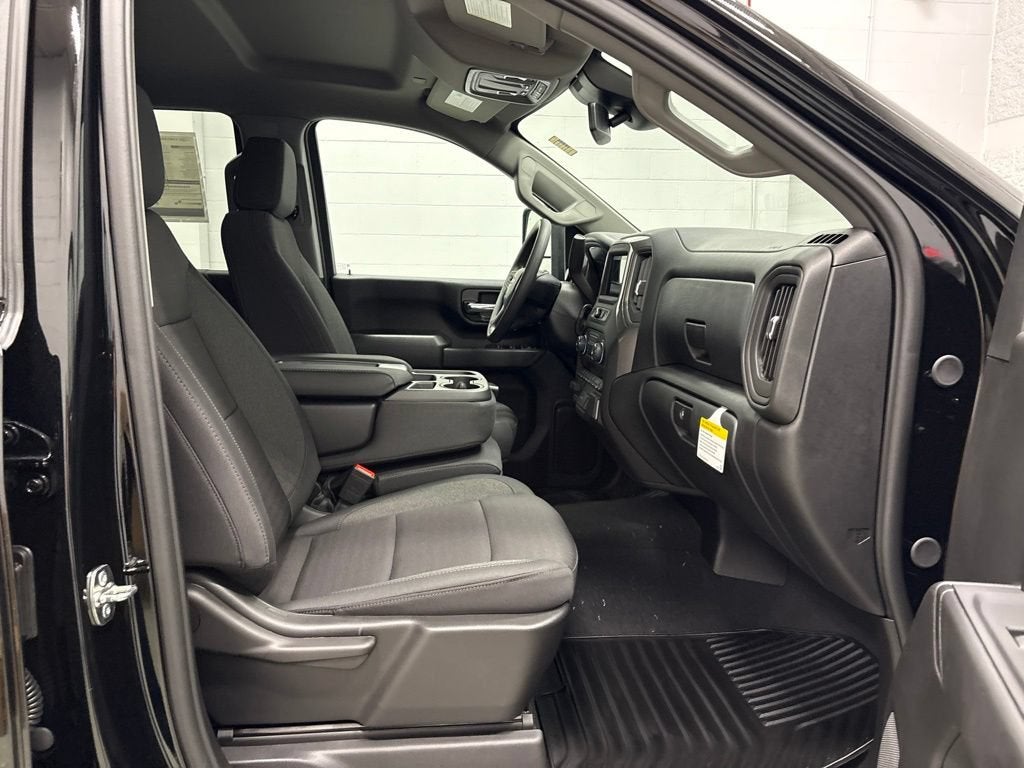 2026 Chevrolet Silverado 2500 HD Custom Crew Cab Standard Box 4WD