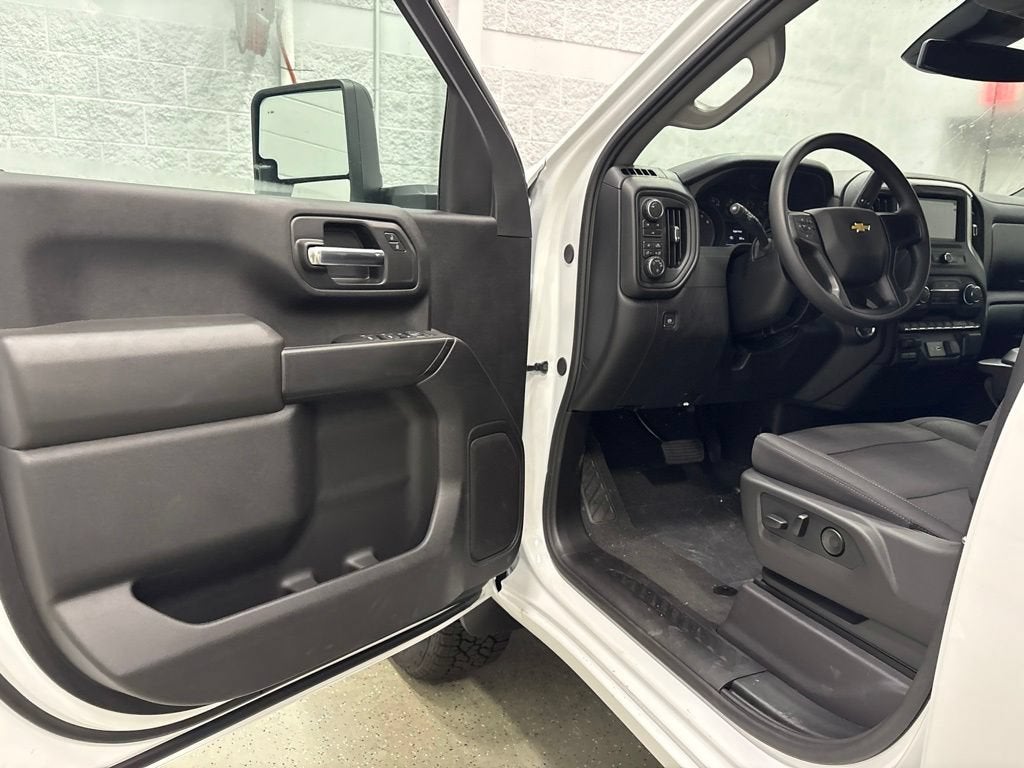 2026 Chevrolet Silverado 2500 HD Custom Crew Cab Standard Box 4WD