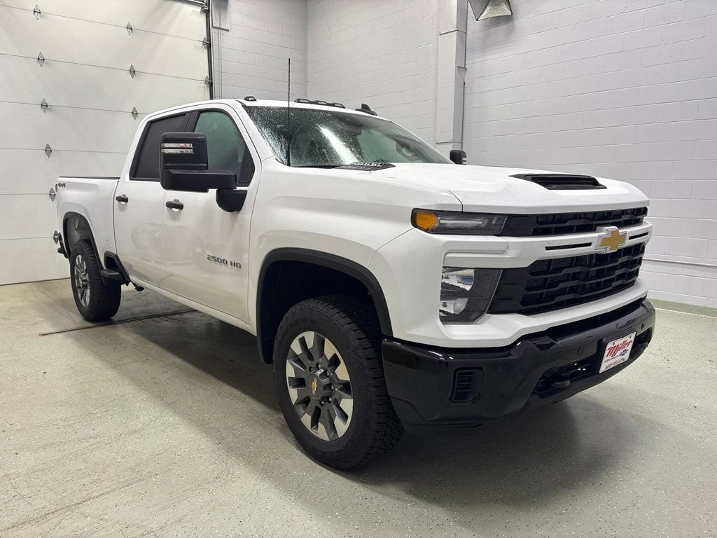 2026 Chevrolet Silverado 2500 HD Custom Crew Cab Standard Box 4WD