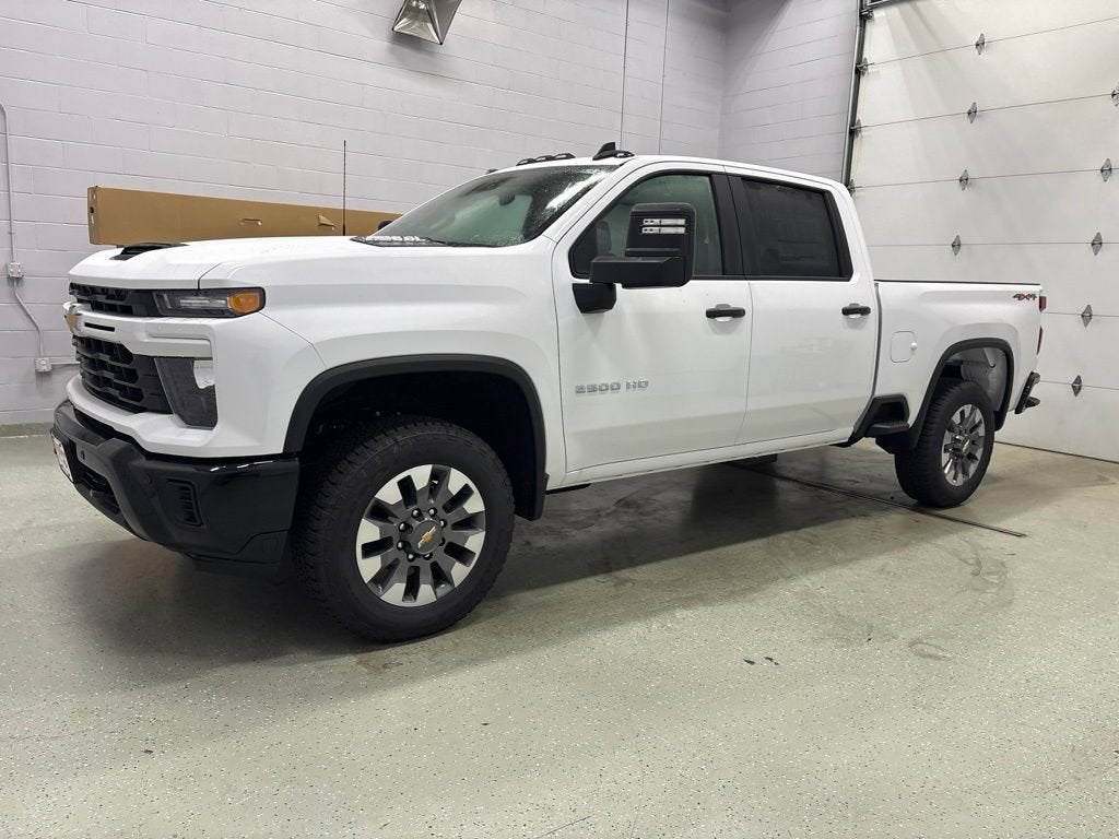 2026 Chevrolet Silverado 2500 HD Custom Crew Cab Standard Box 4WD