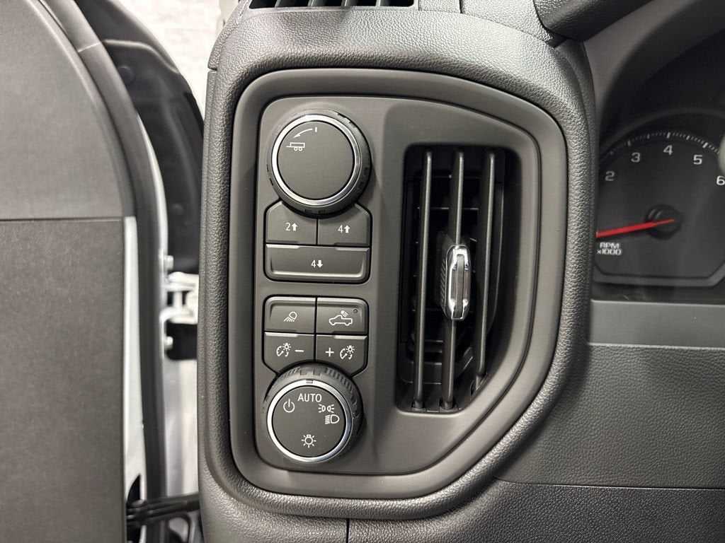 2026 Chevrolet Silverado 2500 HD Custom Crew Cab Standard Box 4WD