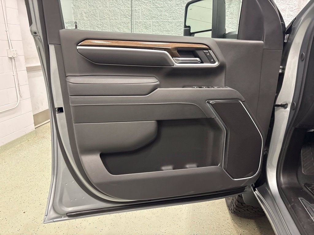 2026 Chevrolet Silverado 3500 HD LT Crew Cab Standard Box 4WD